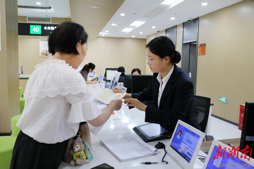 鹤城区：“容缺办理”便企利民
