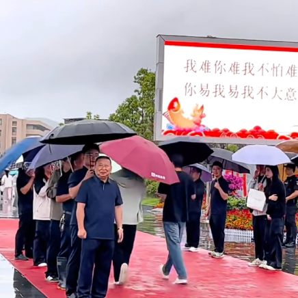 靖州：风雨伴高考 温情护学子