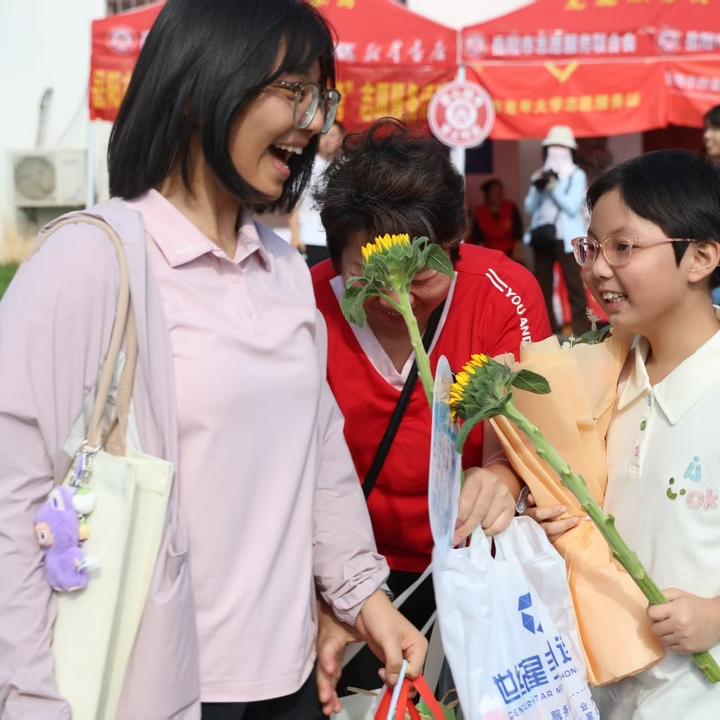 高考终章：鲜花与守候