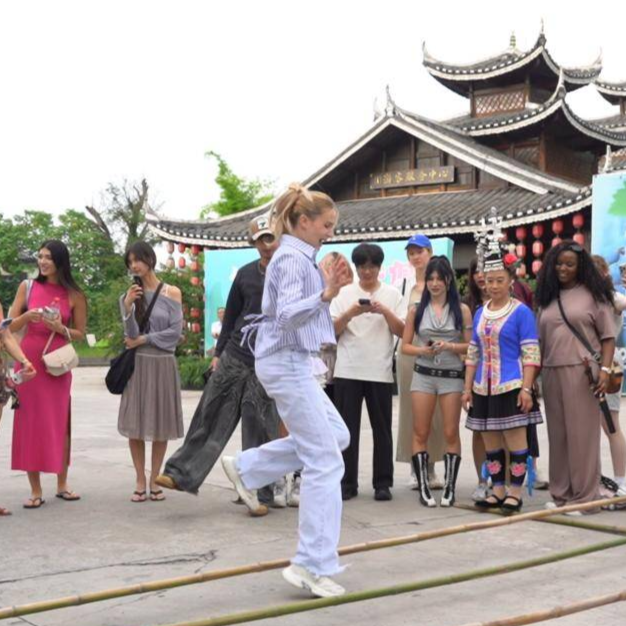 多国网红博主走进芷江推介和平文化侗乡风情
