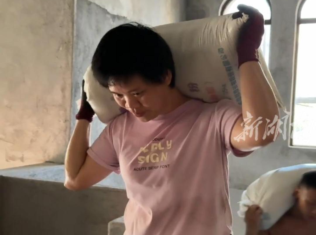 扛起300斤的云姐就是家里最硬的脊梁 “我觉得女人可以比男人更厉害！”