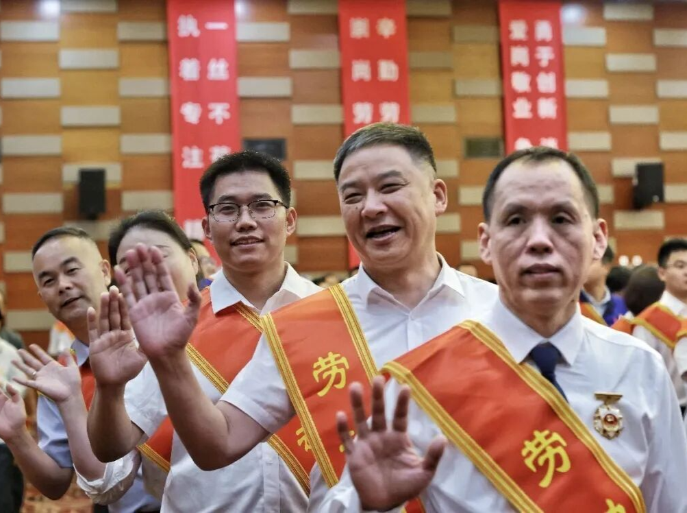 为什么要请劳模工匠疗休养？湖南首批代表已进京