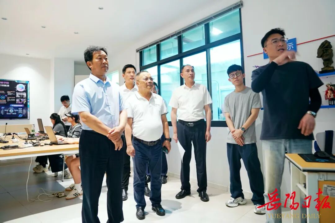 李挚专题调研高等职业教育工作