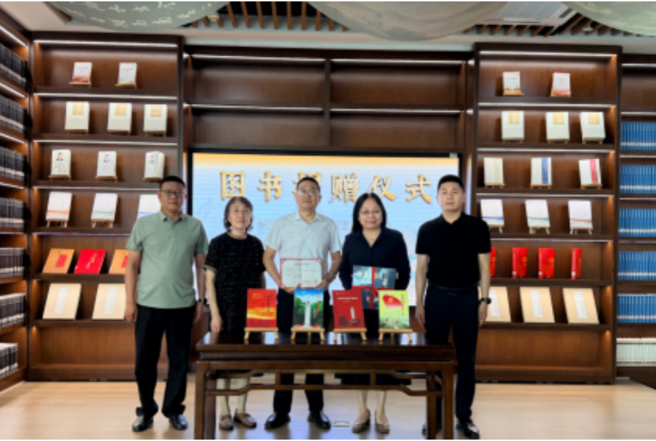 澧县民政局：革命老区系列丛书捐赠入藏长沙图书馆