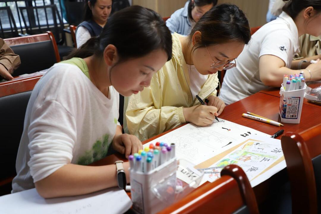 以手绘活动筑牢廉洁从教根基