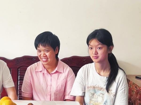 妈妈可以扛起生活，也能为你捧起鲜花——“扛楼妈妈”魏云桂对儿女的爱与陪伴|湖南日报要闻头条