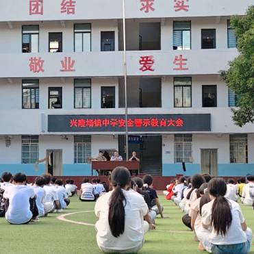 “警政联合”进校园 为千名学子送上“安全必修课”