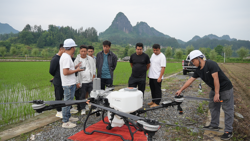 学会植保无人机操作，田间作业更轻松了