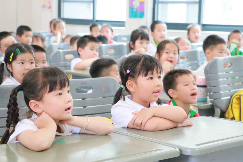 沉浸式体验！300名萌娃当了一天“小学生”