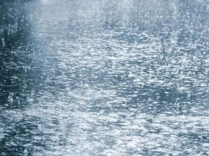 中央气象台双预警齐发 多地将有暴雨大暴雨