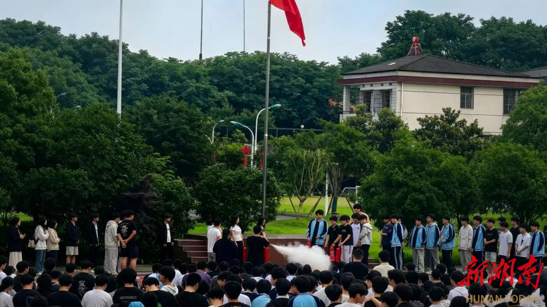 消防技能实操+疏散演练，湖南兵器技校防患于未然
