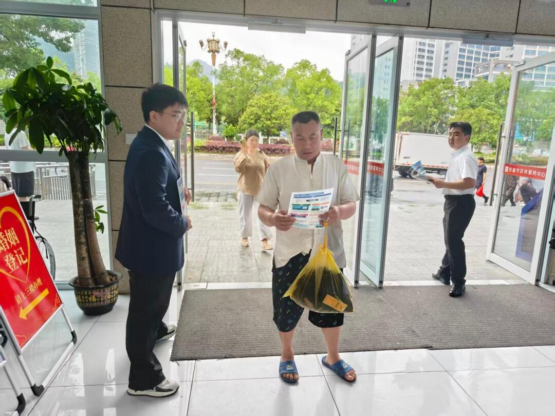 端午送粽子、送服务 吉首市政务大厅500余份“暖心粽”情暖办事群众