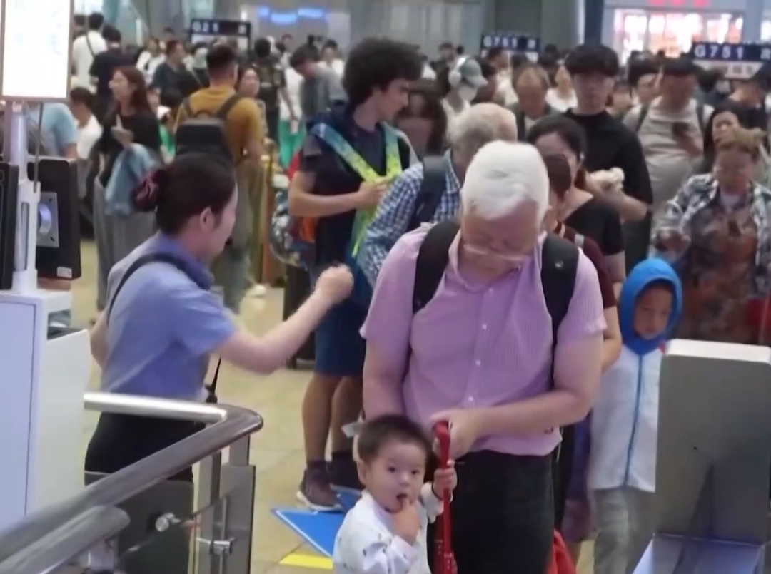“扶老携幼”如何便利乘车 端午铁路出行攻略来了