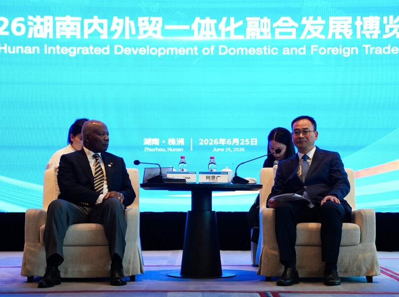 何恩广会见参加博览会外宾