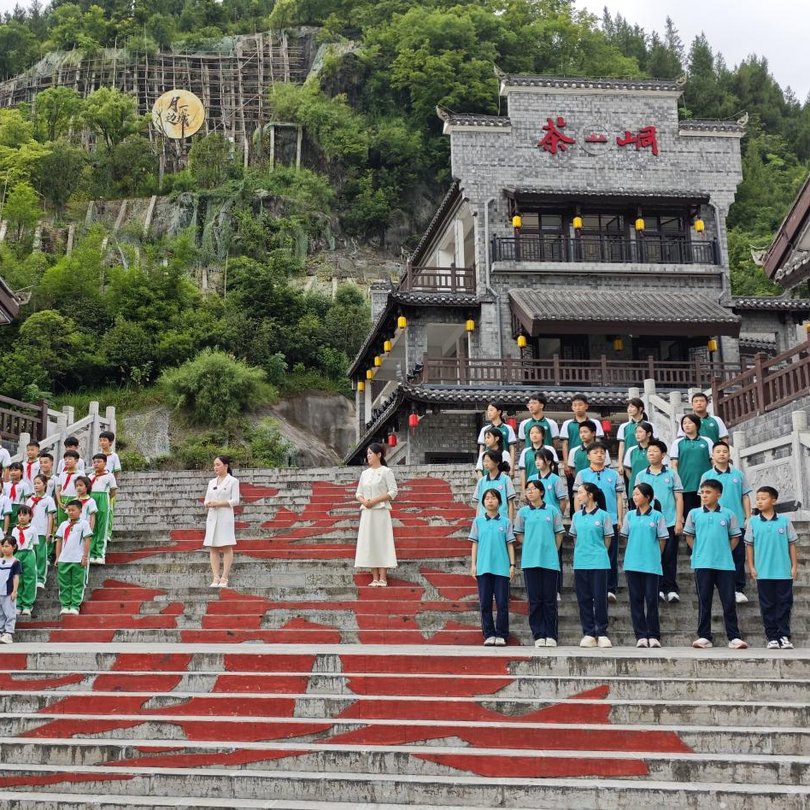 一堂“阅读+思政”融合课在湘西山水间开讲