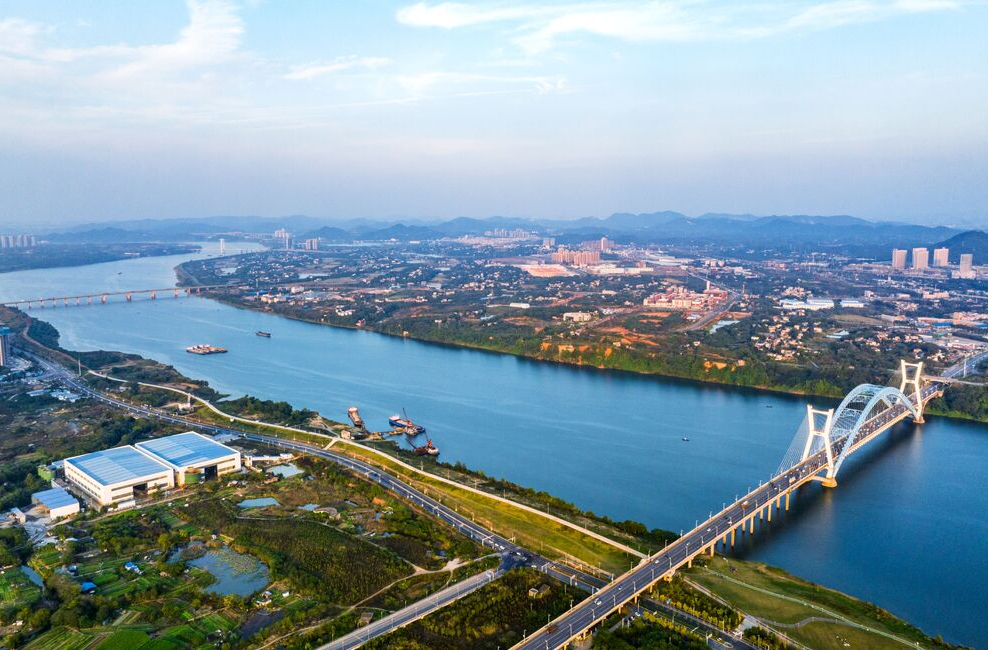 跨界共治护河湖！“潭株”两地联合净滩
