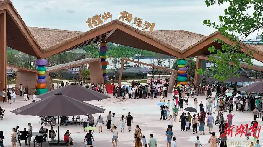 雨湖区：“应急侠”“安安”亮相杨梅洲