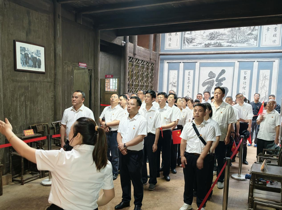 初心如磐 与路同行 ​怀化市公路建设养护中心开展“七一”主题党日活动