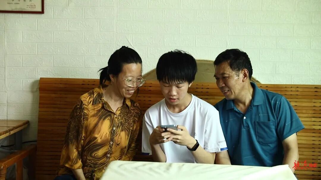 凡人故事丨郭润东：逆境逐光 廉租房里的追梦少年