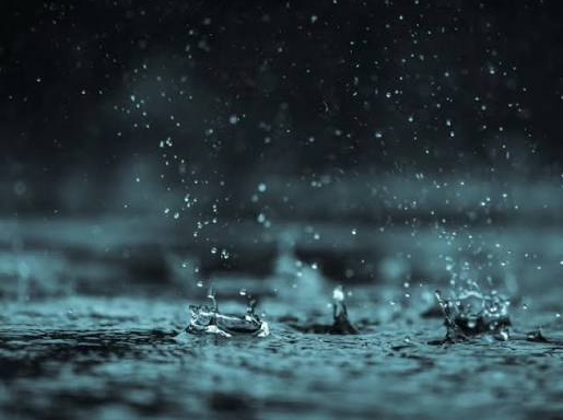 华南沿海台风雨来袭 北方多地正经历今年来最大范围高温过程