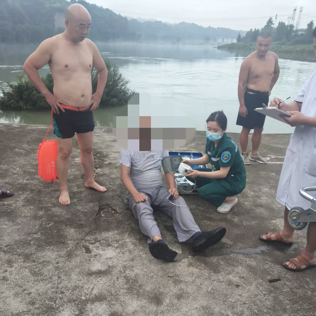 惊险瞬间，同心救人！洪江市安江镇两位市民勇救落水群众