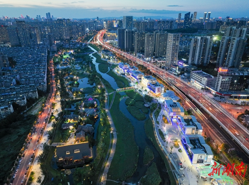 “十里圭塘”点亮滨水夜经济