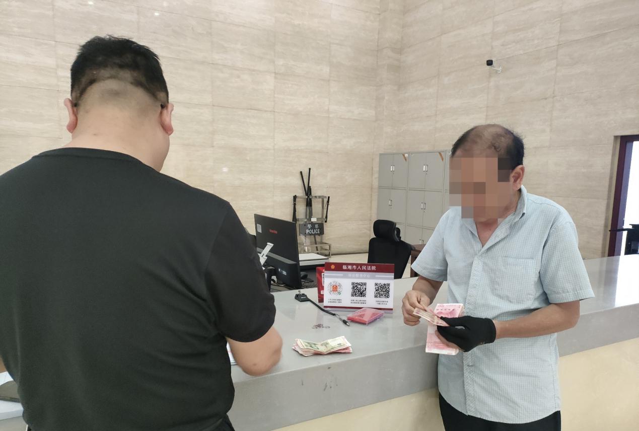 临湘法院:提供劳务不幸致残 倾情执行化解心结