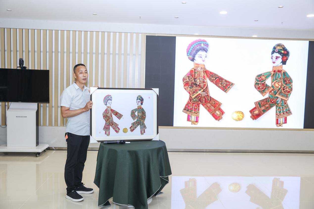 长沙皮影艺人还原“古代湘超”