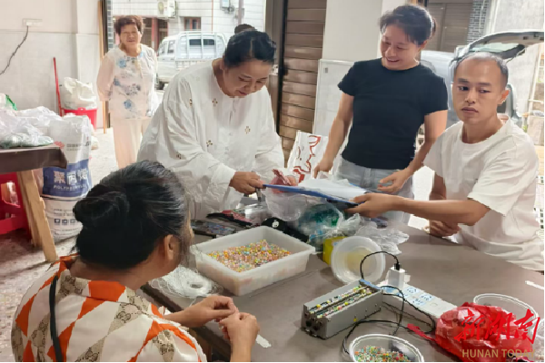 溆浦县思蒙镇：返乡创业建起“帮扶车间” 留守妇女实现“顾家增收”两不误