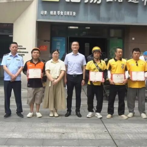 骑手变身“食安哨手” 汉寿解锁餐饮共治新玩法