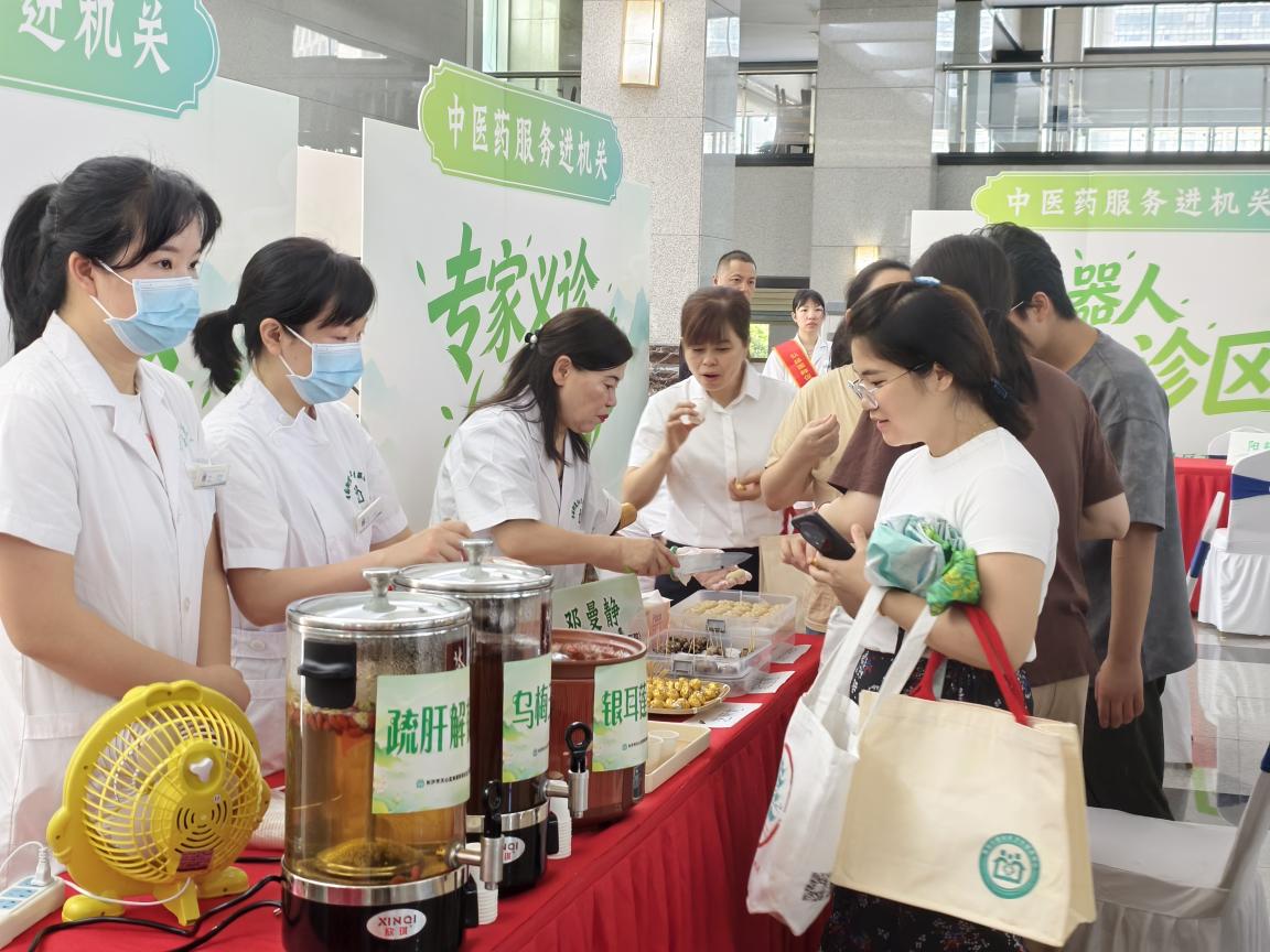一站式解锁“养生大礼包” 天心区中医药文化服务走进政府机关