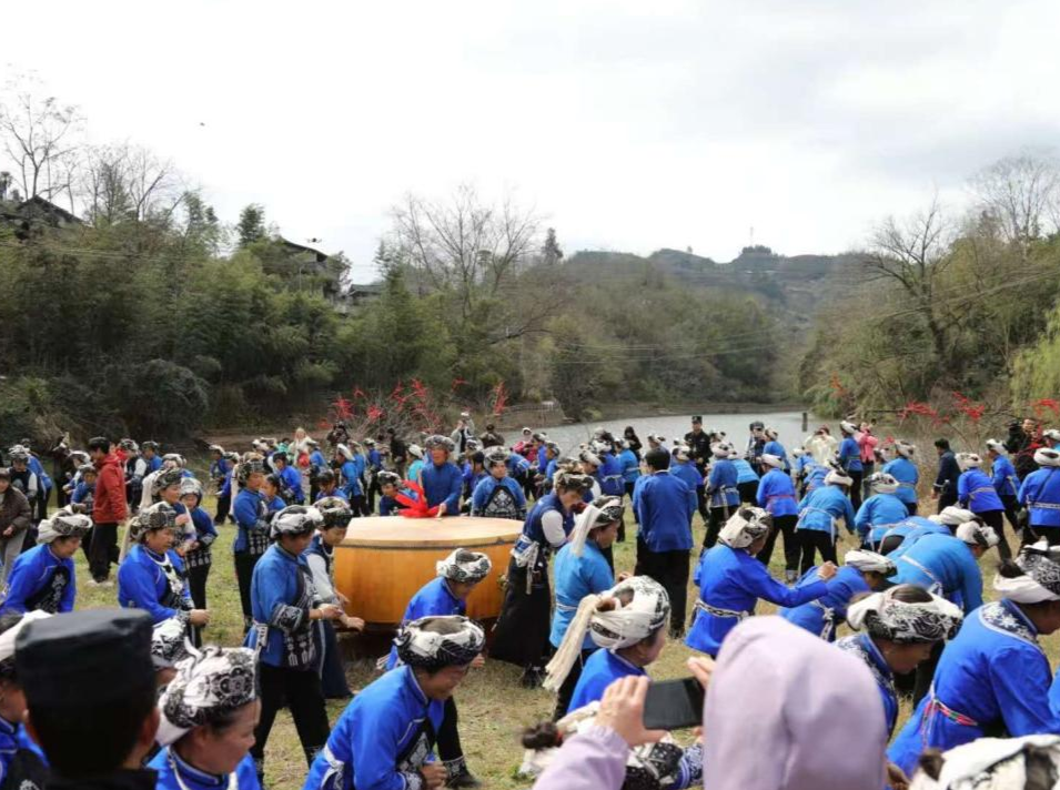 苗鼓声声传古韵 党群阵地焕新颜