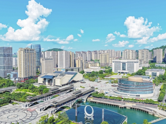 蓝天白云 城市画卷@湖南日报图片新闻