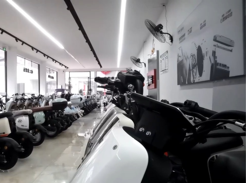 先办牌照再造车 非标电动车黑灰产链条曝光