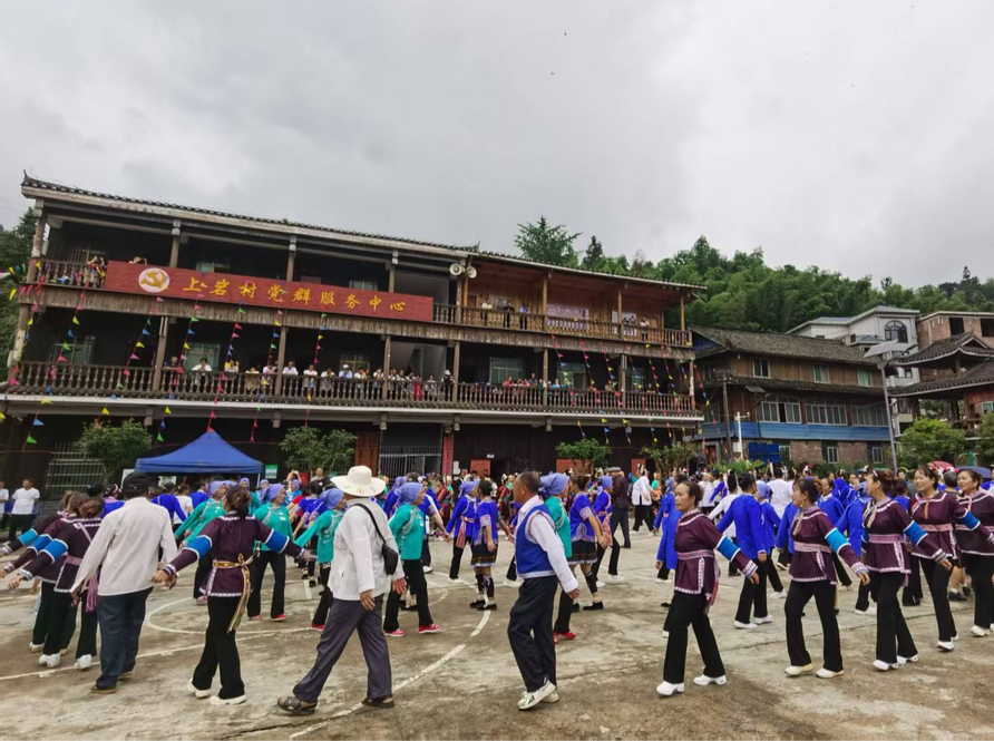 “六月六”民俗盛会唱响三省坡民族团结曲
