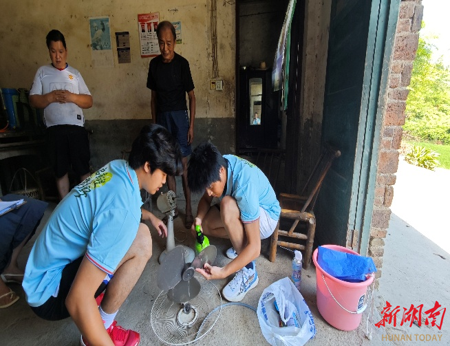 湘潭科技职业学院三下乡实践团：赋能乡村振兴 守护平安乡情