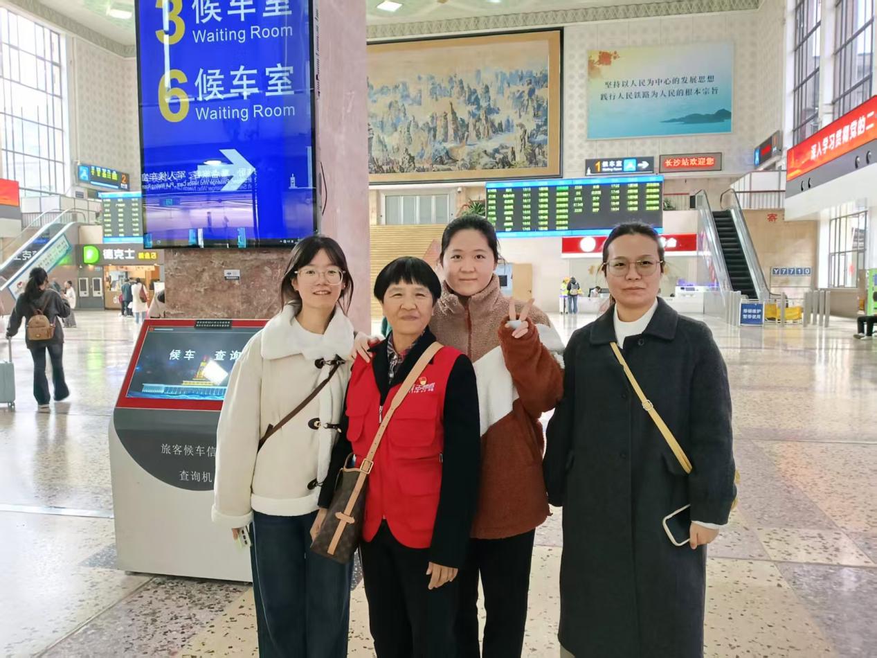 芙蓉区“志愿红”不打烊！四季在岗、温暖旅途
