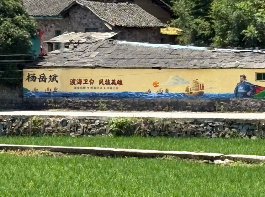 灰墙作纸 画笔答好“微心愿”