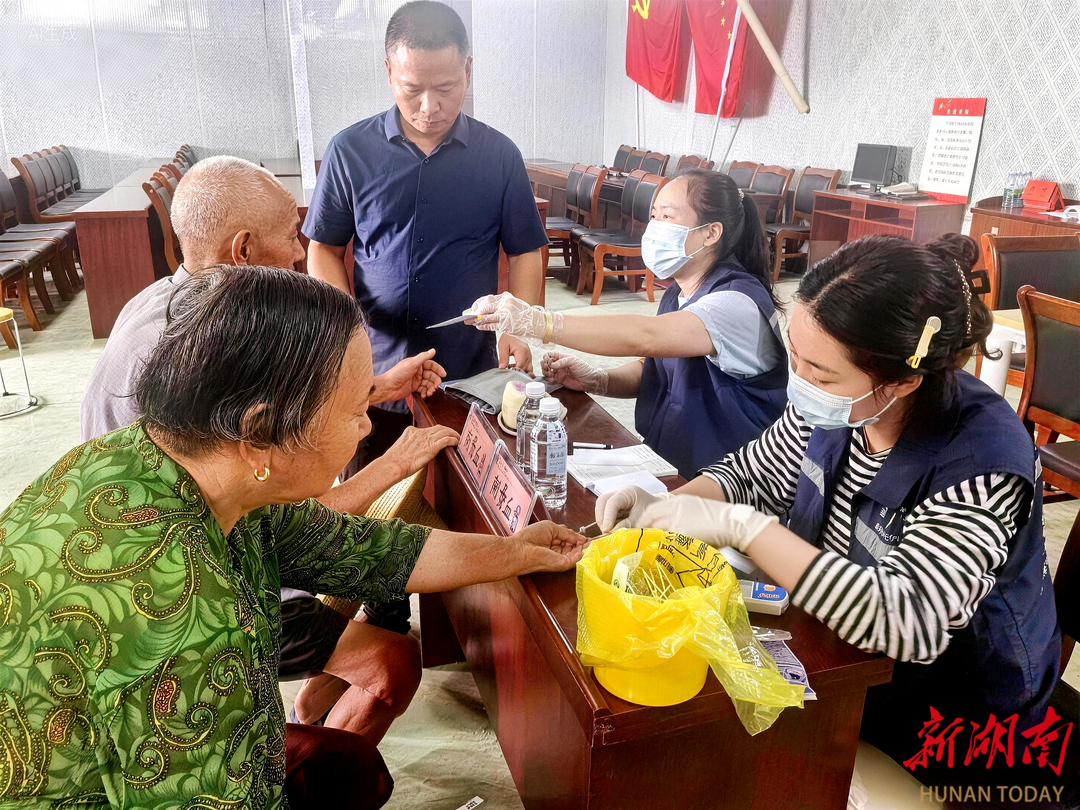 资阳区︱一室汇百事，服务暖民心！沙头镇“湘村客厅”托起“一老一小”稳稳的幸福