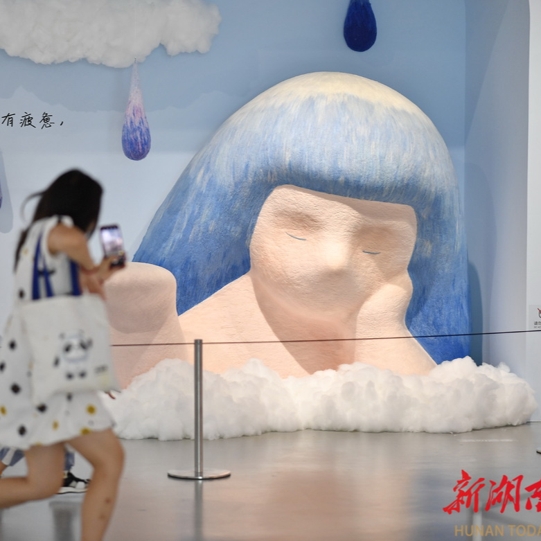 “发呆小女孩”华中首展来了！梅溪湖艺术博物馆梦境季开启柔软治愈之旅