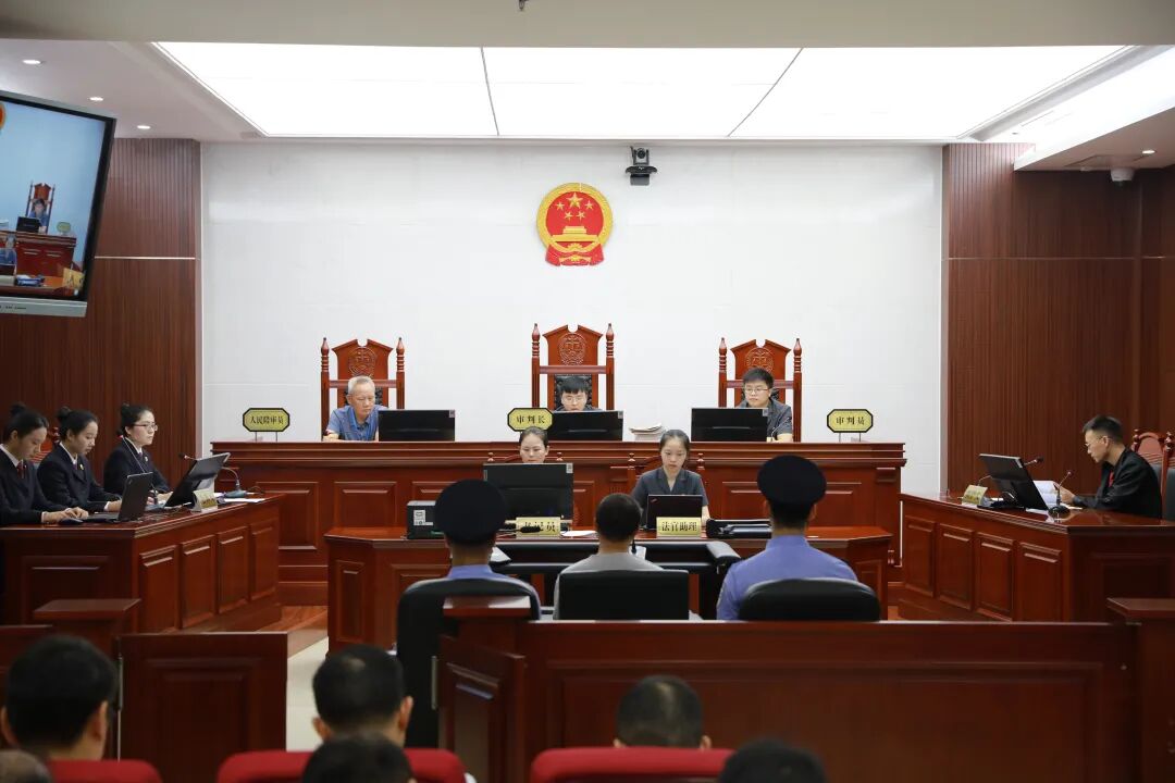 省检察院党组成员、副检察长黄劲来郴开展听庭评议并调研刑事检察工作