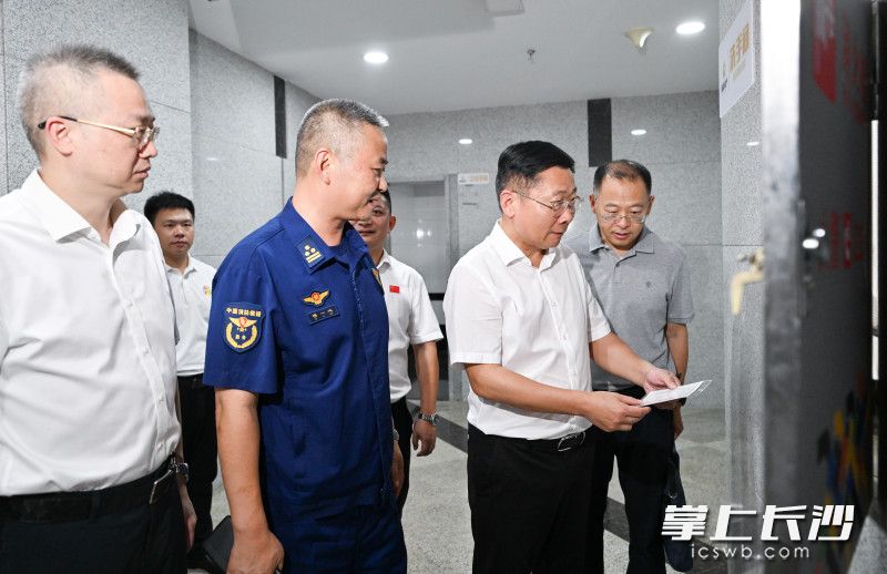 陈博彰检查调度“湘超”联赛开幕式暨揭幕战安全保障工作
