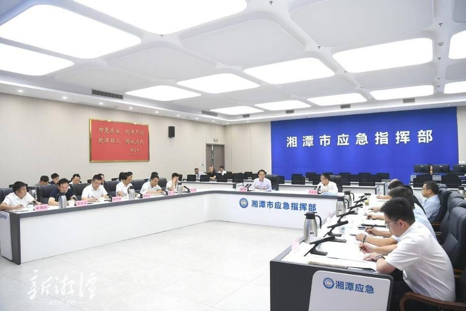 胡贺波主持召开全市防范应对台风“红霞”工作专题调度会