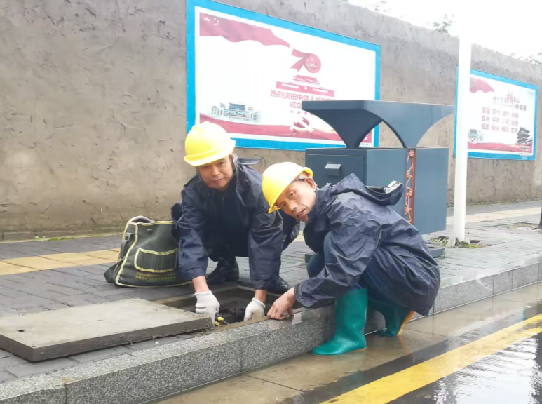筑牢风雨安全防线 常德城管全力保障“湘超”主场赛事