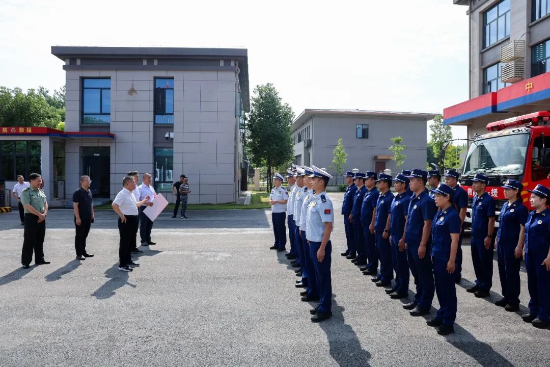 西湖管理区：胡晓明开展八一建军节走访慰问活动