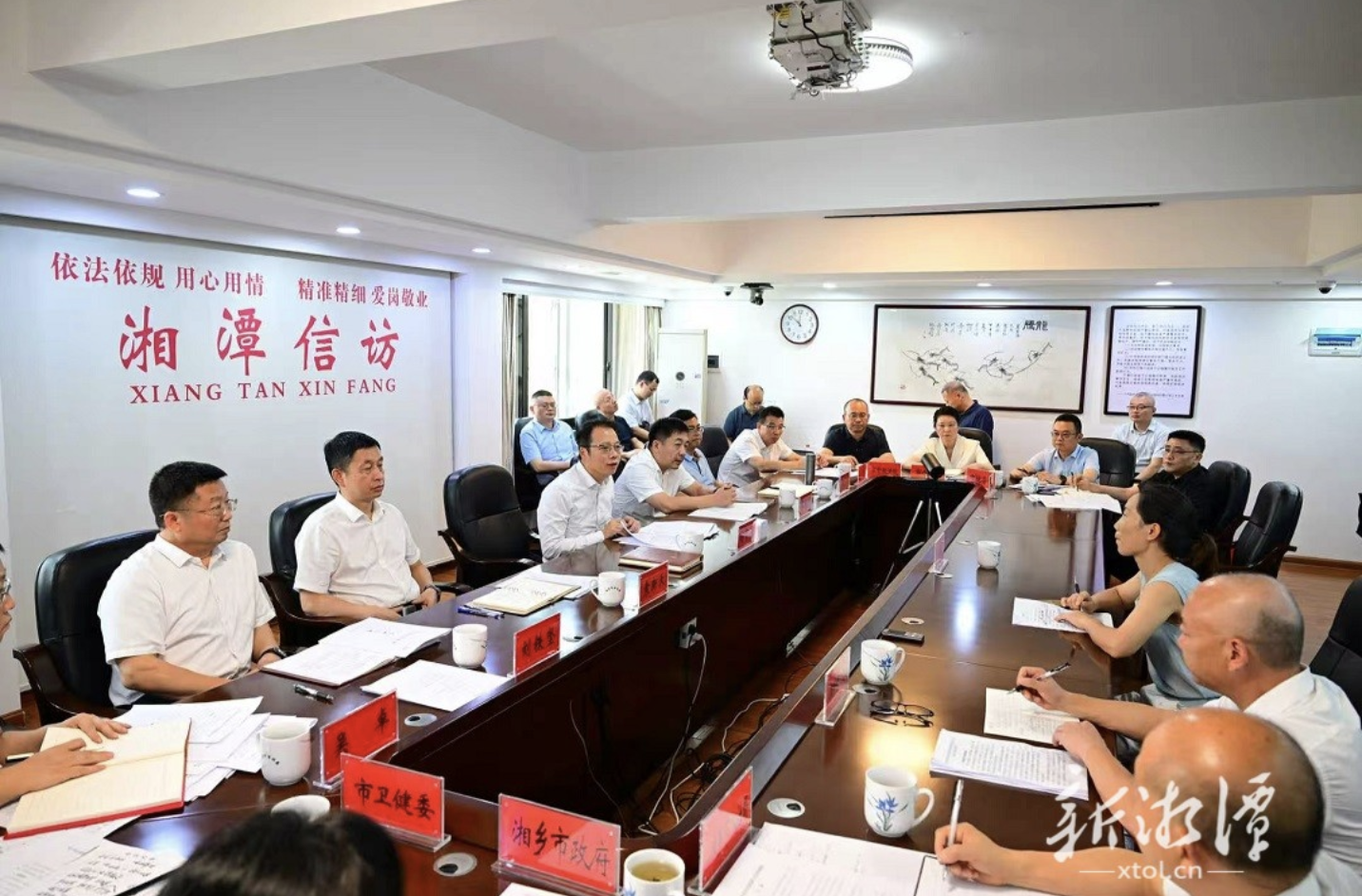 胡贺波到湘潭市信访局接待来访群众并调度重点领域信访工作