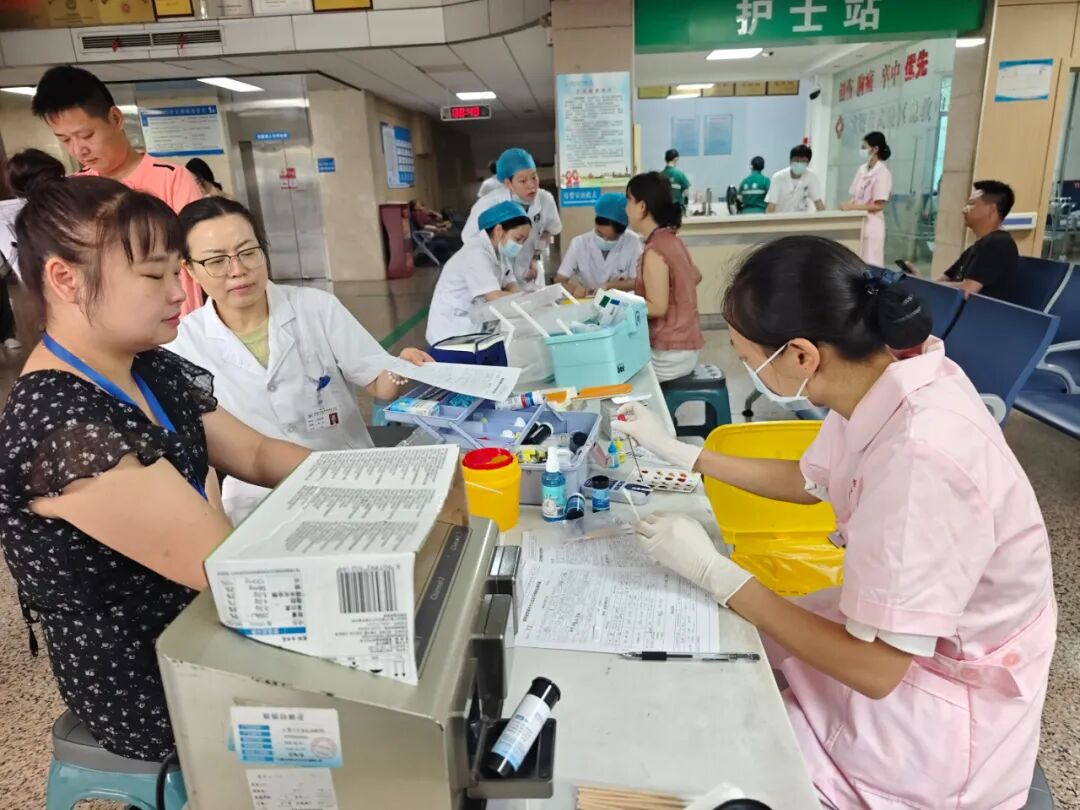 保障夏季临床用血 642名医务工作者“挽起袖子”