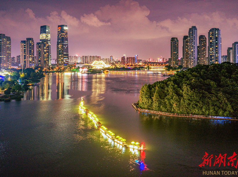 梅溪湖“巨龙”夜游启航