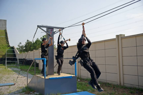 湖南日报｜岳阳公安护航湖南特警集训