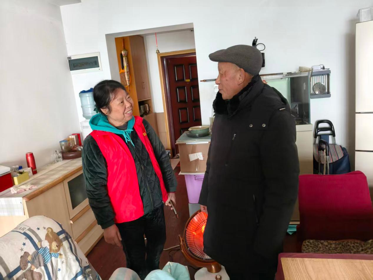 开福区月湖街道社工站：从“我不会”到“我去看看”，一位70岁志愿者带出的社区资源经